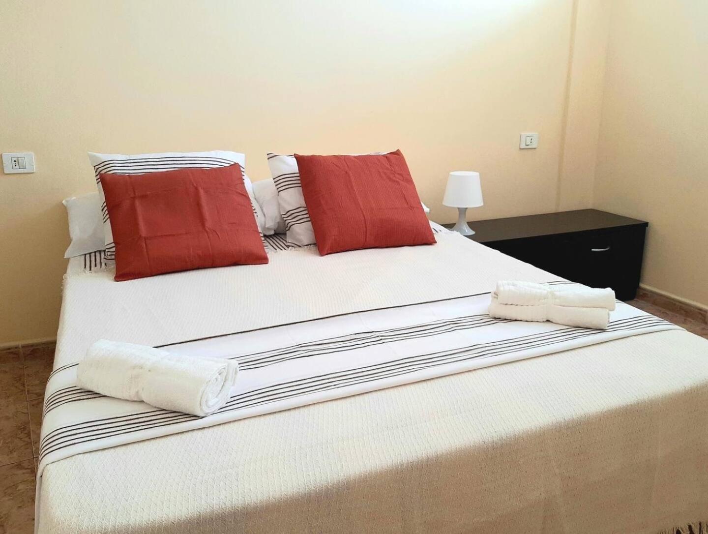 Perfectly Located Apartment With Pool 플라야데라스아메리카스 외부 사진